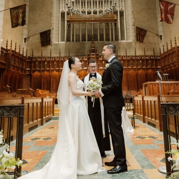 Oscar de la Renta Wedding Gown - Picture 3 of 11